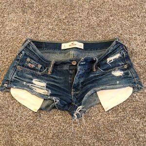 Hollister Distressed Denim short shorts, size 0.